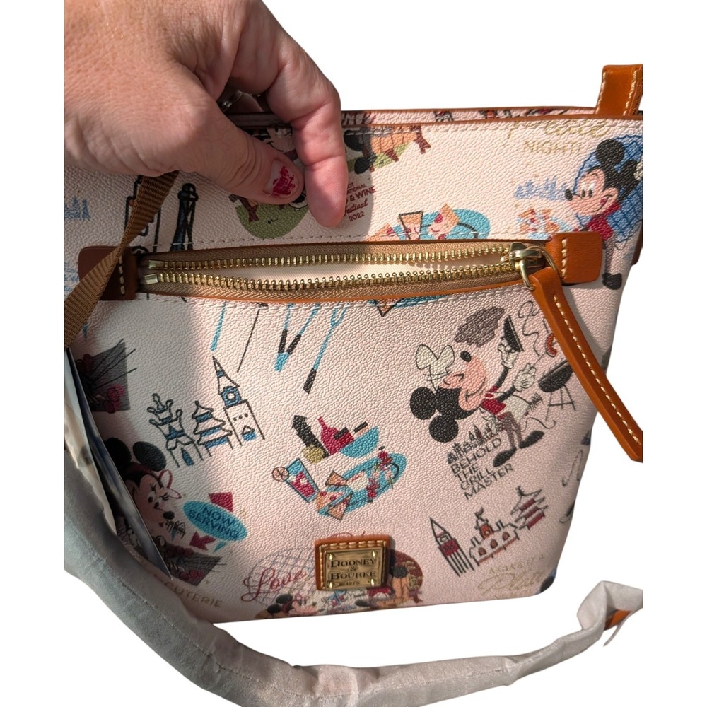 Disney Dooney & Bourke EPCOT Food Wine 2022 Crossbody Bag Mickey Minnie LE NWT - Picture 4 of 16